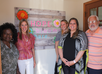 FLOVA avec les dirigeants du Pregnancy Center