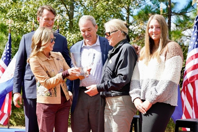 Le gouverneur et la première dame remettent le prix Spirit of Virginia à la Wildlife Foundation of Virginia à Chesapeake, VA