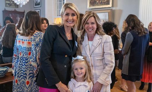 La première dame avec sa mère et sa fille
